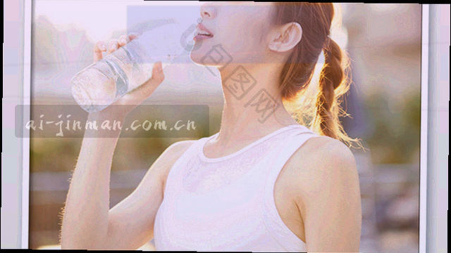 全息屏幕上的暗色直播影像